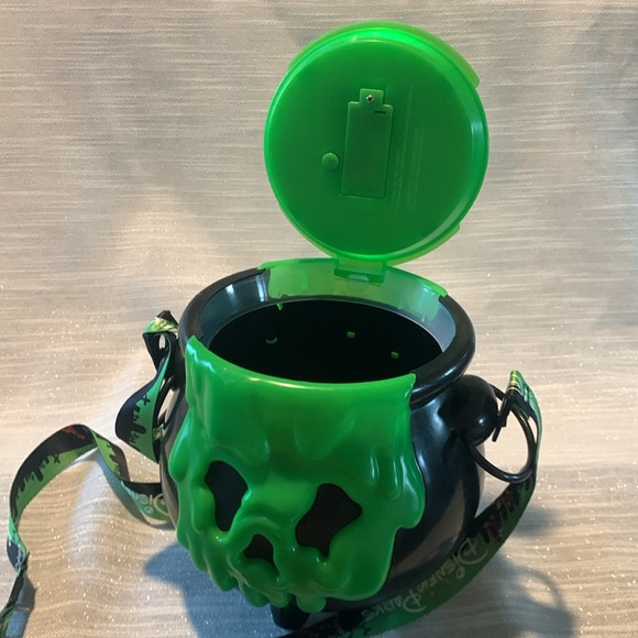 Disney Parks POISON APPLE Cauldron Green Popcorn Candy Bucket Halloween - Picture 12 of 14